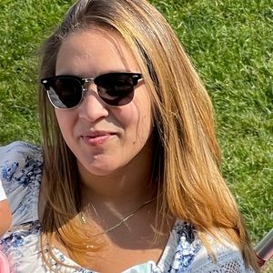 Meet your Posher, Kayla